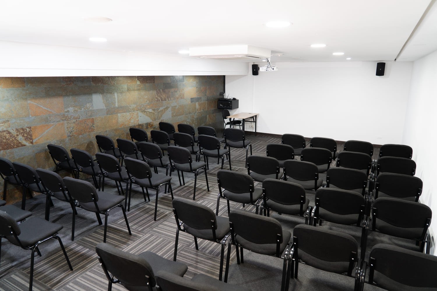 Auditorio best wertern plus Medellin 5