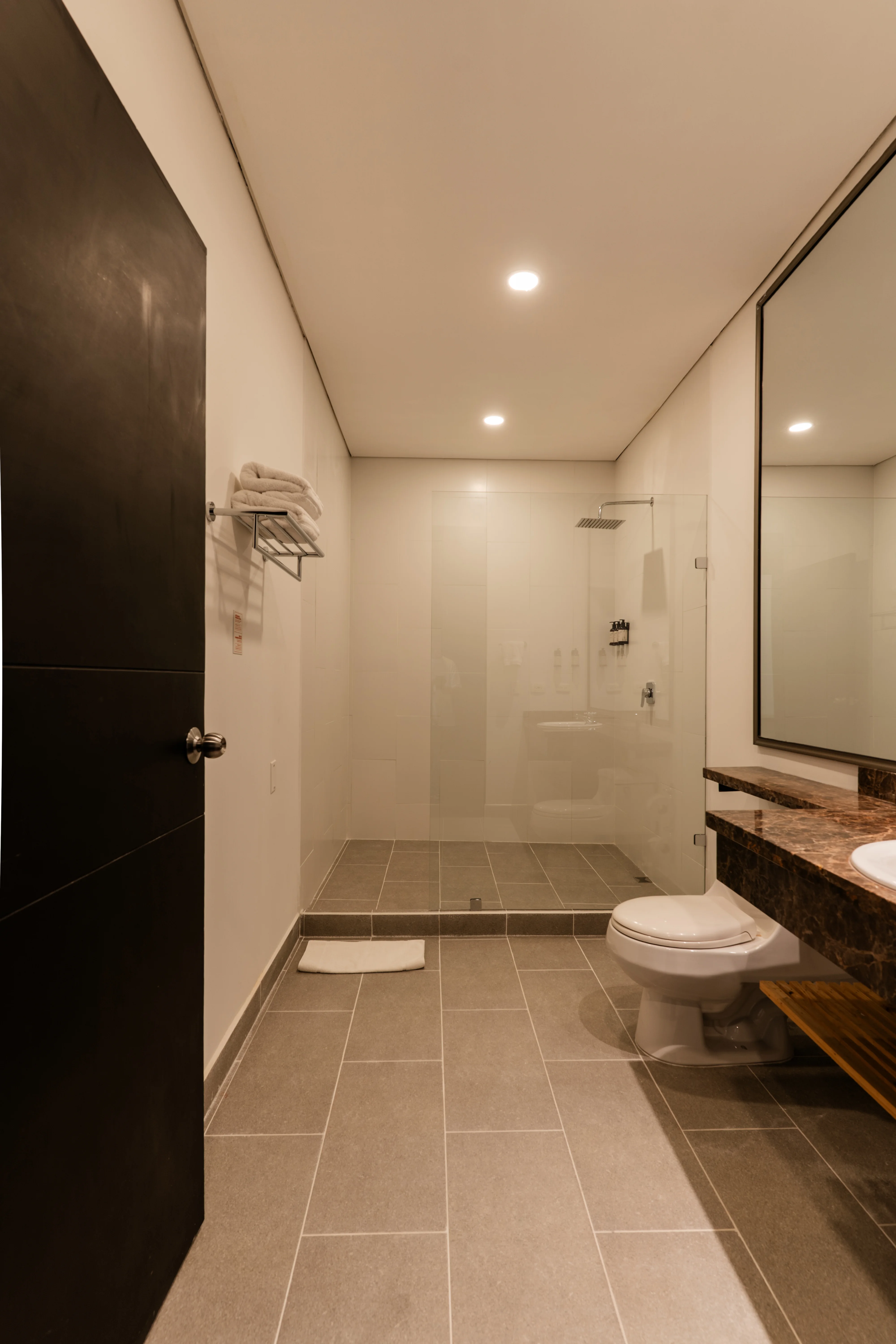 Ducha agua caliente Junior Suite Best Western Plus Hotel San Diego Medellín