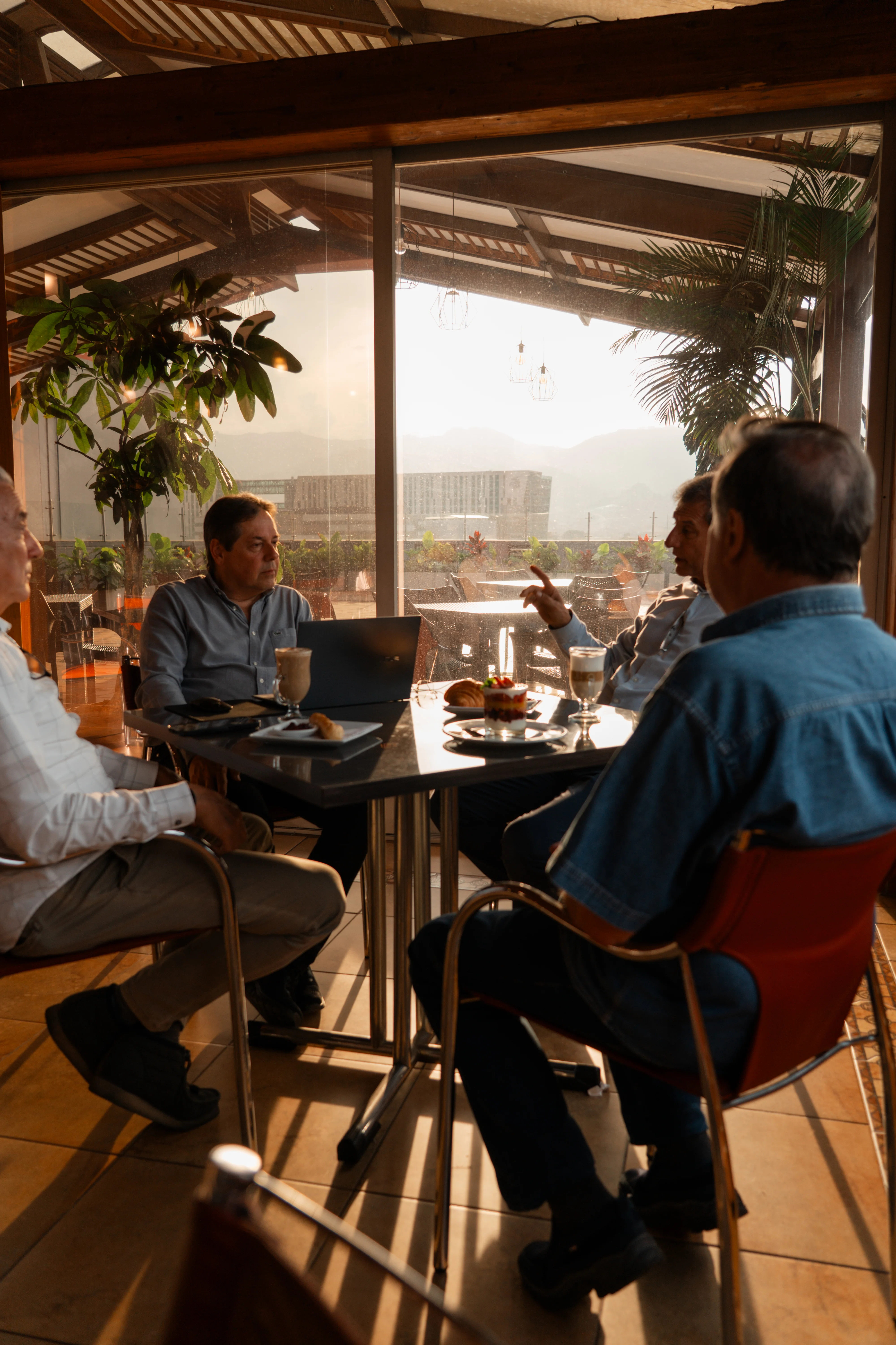 Salón Solaris con vista panorámica de Medellín – Piso 6